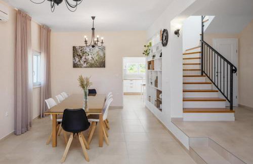 VILLA ROKO with 4 bedrooms, 32sqm heated pool - Photo 15