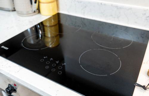 King Size Bed, City Centre, Long Stay Offers, Fast Wifi, Fully Equipped Kitchen, Dedicated Work Place - Foto 33