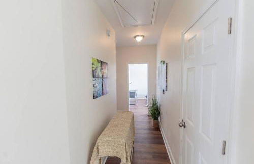 Modern 5BR with Full Kitchen, Game Room, Fenced Yard and BBQ Grill - Foto 52