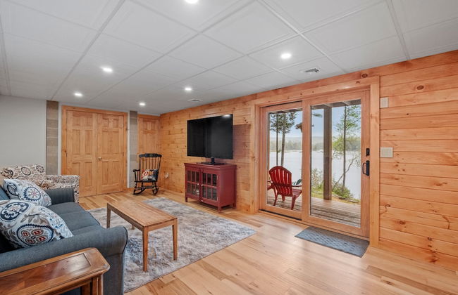 Private Lakefront - Luxury Log House - Photo 24