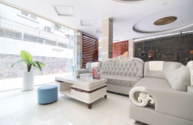 RedDoorz Plus near Tan Dinh Market 2 - Photo 3