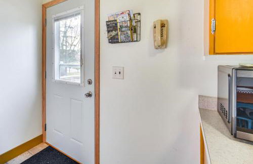 Birchwood Cottage with Red Cedar Lake Access! - Foto 11