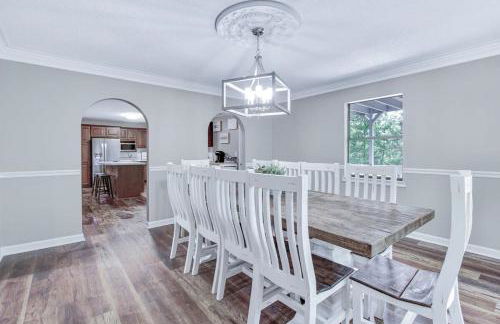 Large Hillside Retreat with Pool and Hot Tub - Foto 8