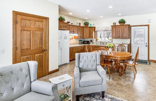 Near Shipshewana and Amish Country Patio and Grill! - Foto 6