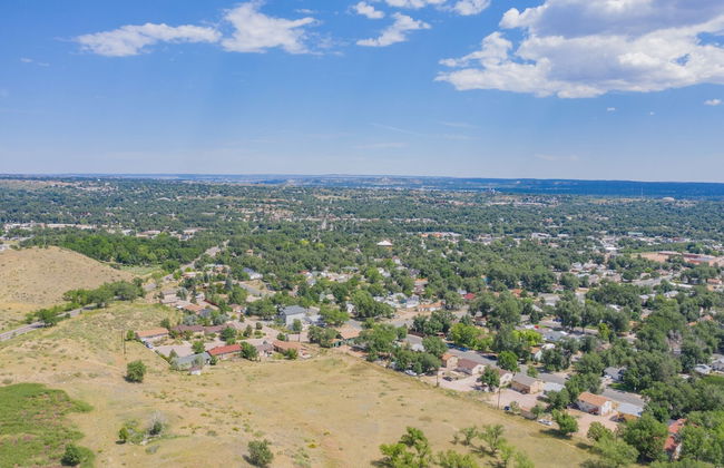 2BR Aptmt Parks Private Deck, Mountain Views! - Photo 30