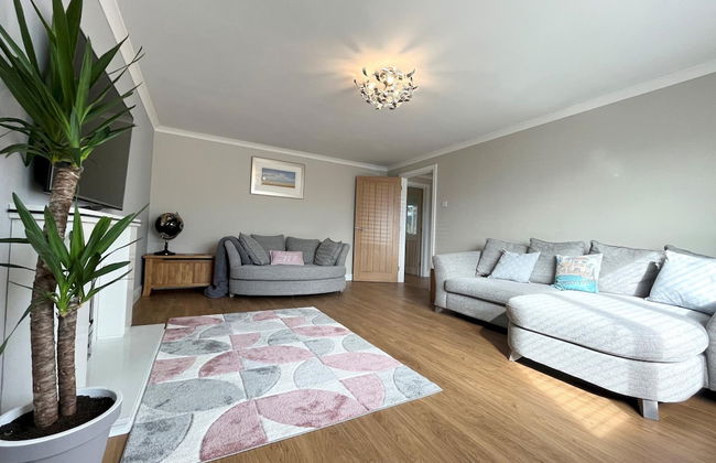 Gorgeous Spacious Bungalow Serene Garden Parking - Foto 1