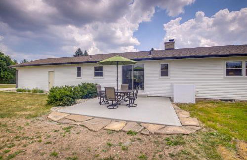 Updated Plymouth Home about 5 Mi to Road America! - Foto 26