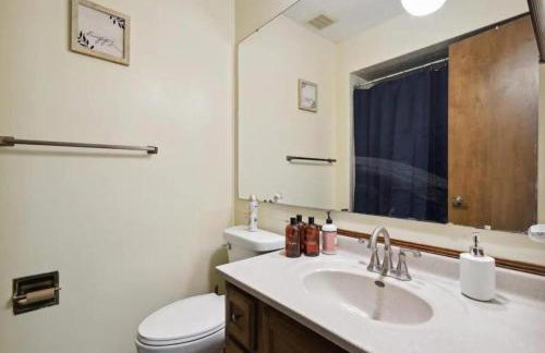 Near Shopping & Dining- The South Bend Bungalow - Foto 29