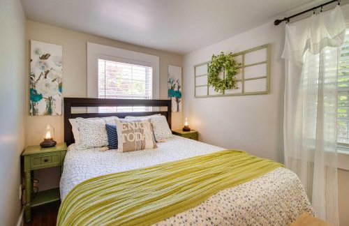 Charming Mountain Home Retreat Walk to Marina! - Foto 28