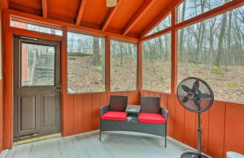 4 Mi to Tubing Cozy Bushkill Cabin with Deck! - Foto 21
