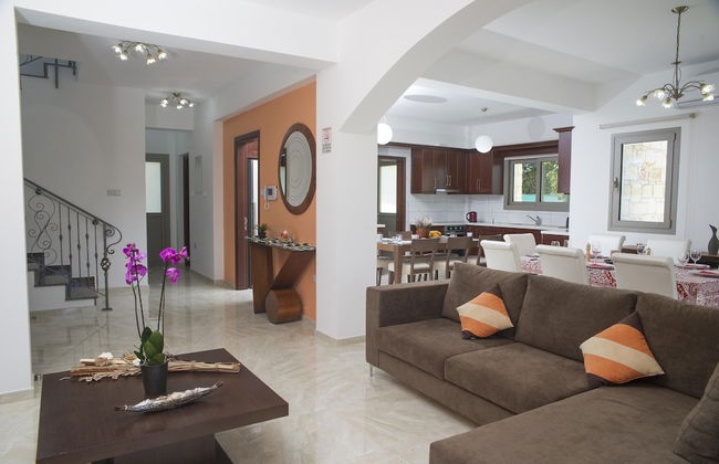 Stunning new Beach Front Villa,1st Line to the Beach, Large Pool, Wonderful Area - Foto 18