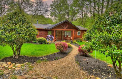 Bear Naked Hideaway - Relax in the hot tub with sounds from the nearby creek - Foto 43