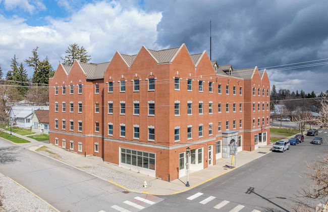 Brewster Hall - Photo 24