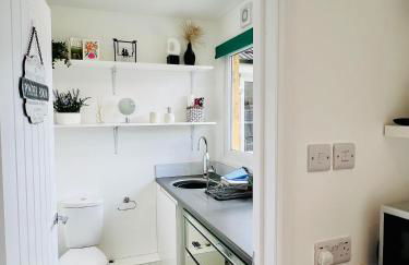 Mudeford Gem Accommdation - Photo 14