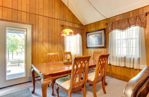 Cozy Oklahoma Retreat with Patio, Fire Pit and Grill! - Foto 5