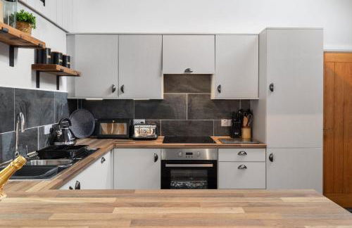 Beudy Howel - beautiful barn conversion with fire pit, close to beaches - Photo 23