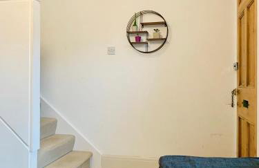 Stylish comfortable home with free parking - Foto 28