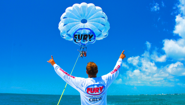 Monitor a bordo da lancha