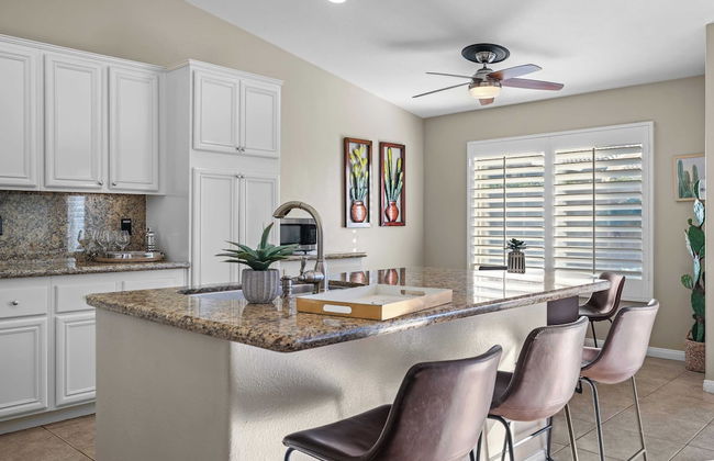 La Quinta Desert Haven Luxe Stay w/ Private Pool, Hot Tub, Pool Table - Foto 14