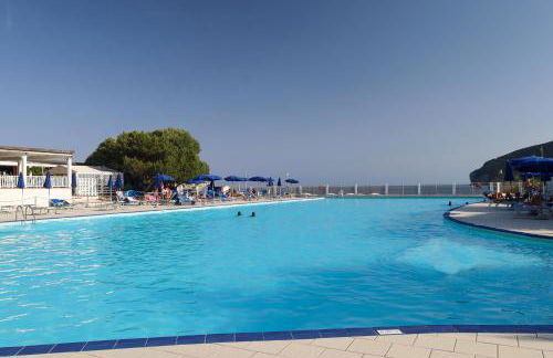 Elegant apt in a resort with pool and private beach - Foto 40