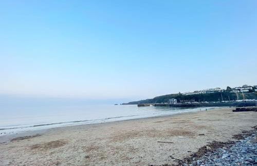 Beach Court Ground Floor - Cosy Apartment with Sea Views - Photo 3