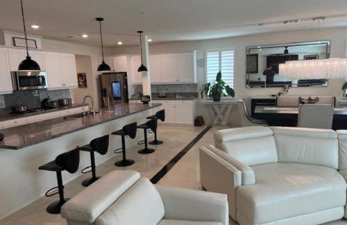 Elegant Retreat with Private Luxurious Gen Suite - Foto 39