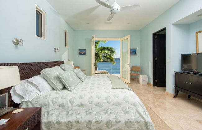 Exquisite Hilltop Villa with Luxurious Modern Design, Sweeping Ocean Views & Sparkling Infinity Pool - Foto 5