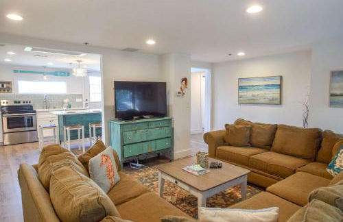 Full Renovation Amazing Spot with Views - Photo 2