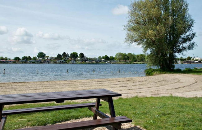 Comfortable Lodge in a Holiday Park - Foto 36