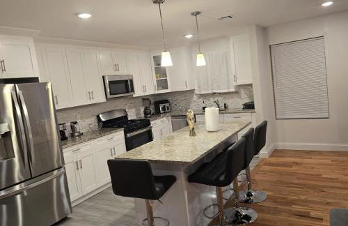 Stylish 3BR Retreat Near EWR Airport NYC Hub - Foto 56