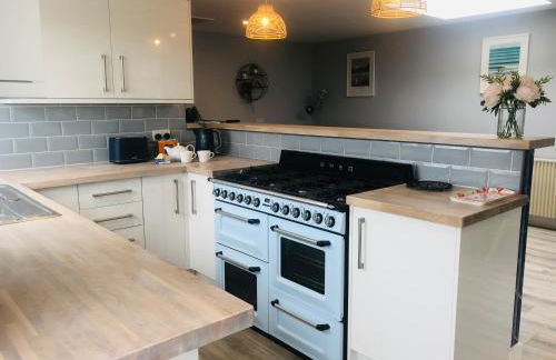 Detached, peaceful, spacious with easy access and very large garden - Foto 9