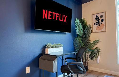 Mid Century With Pool GYM and Parking 10min to Cedars - Photo 12