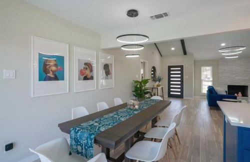 Perfect Getaway Home w Pool Jacuzzi Cinema Room - Foto 16