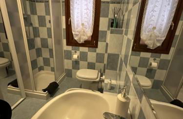 Pink House - Photo 7