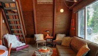 Charming A Frame Nestled Amidst Trees in Otter Rock, Oregon - Foto 3