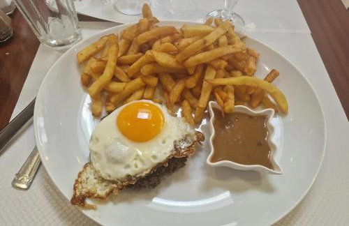 Airport Paris Eiffel Tower Center Roissy CDG - Foto 58