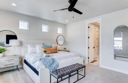 Midway to Heaven! BRAND NEW 5 bed 4.5 bath, HOTTUB - Photo 50