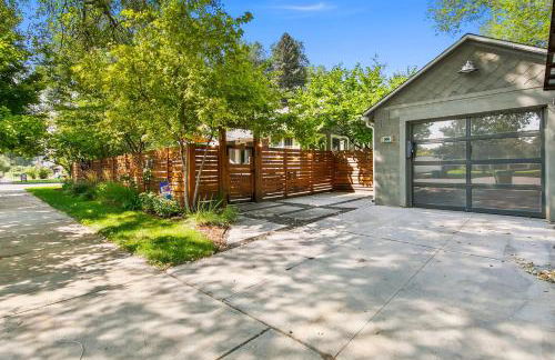 Maple Courtyard - Old Town with King Suite & Piano - Foto 17