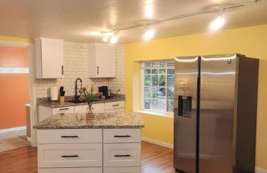 Medford Home And 2 Condos With Pool - Photo 54