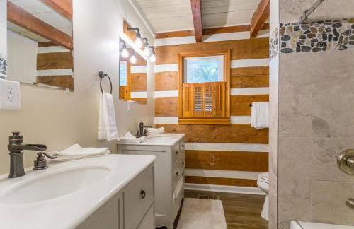 Riverfront Log Cabin Hot Tub, Mtn Views & Hottub - Foto 23