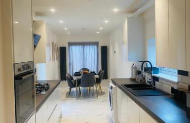 4 bed 2 bath Spacious House with 2 Driveway parking in Ilford London - Foto 8