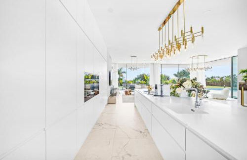 Luxury Villa with Heated Pool & Jacuzzi Near Costa Adeje Golf - Photo 27