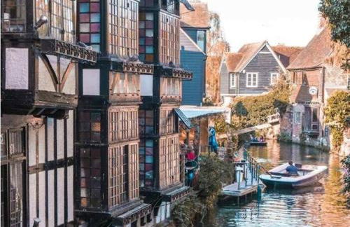 Big PROMO! Central Canterbury City Escape 2BR 2BA House, en-suite, Couples Retreat, Perfect For Families, Students, Relocators FREE Parking Fast WiFi - Foto 32