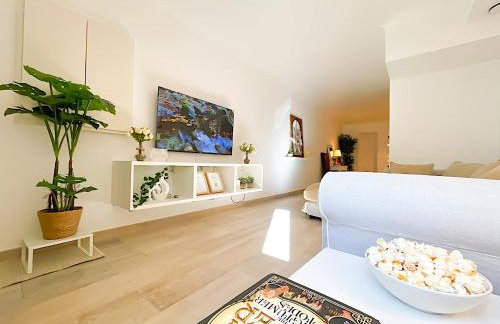 Entire 2 Bedroom Family Friendly House in Belem Lisbon 3 to 5 Guests - Photo 2