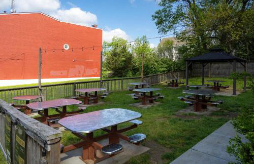 Above Coffee Shop, Cincy Hilltop Apt, City Views! - Foto 24