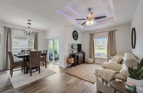 Family Villa King Bed, 3 bedrooms 2baths, 7 guests, Close to Beaches, Golfing, Fishing - Foto 1