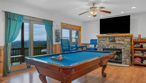 4BR Cabin with Ski Resort, Mtn Views & Hot Tub - Foto 4