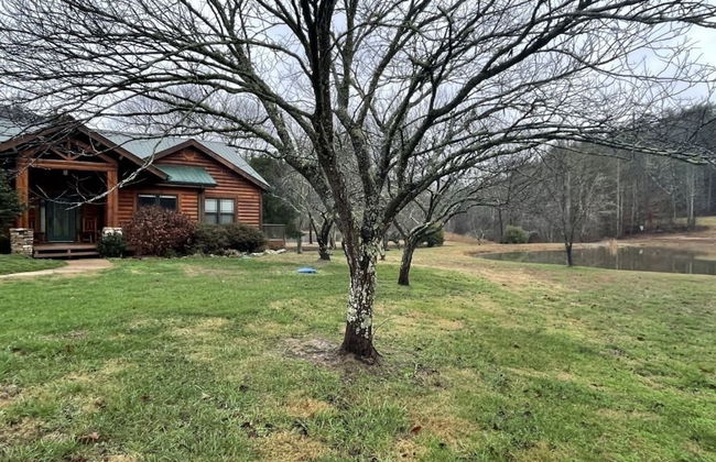Deluxe log cabin! Pet and motorcycle friendly - enjoy nature with family and friends! 3 Bedroom Cabin by RedAwning - Foto 31