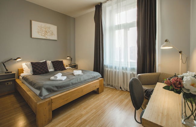 Bearsleys Downtown Apartments - Photo 2