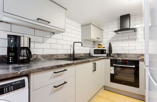 Ashton Getaway Sleeps 14 Free Parking - Foto 5